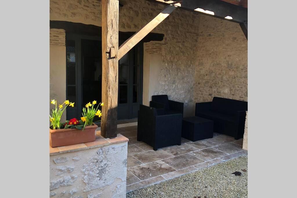 Вилла Beautiful Eymet Bastide House & Courtyard Garden Экстерьер фото